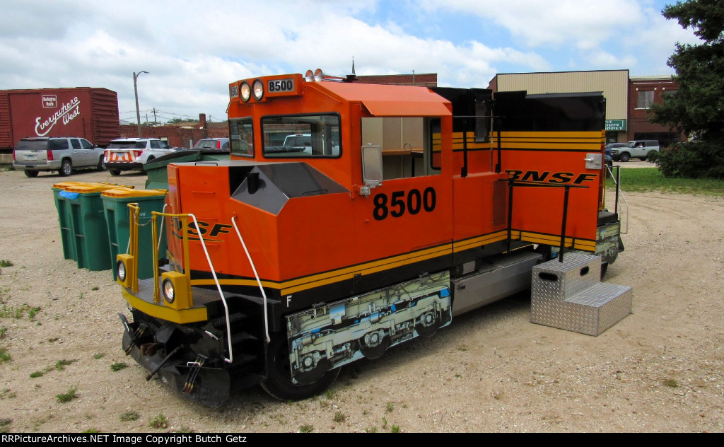 BNSF 8500